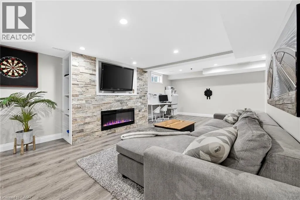 28 ENDEAVOUR Drive