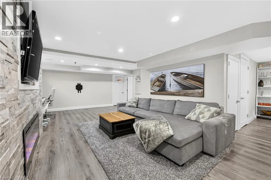 28 ENDEAVOUR Drive