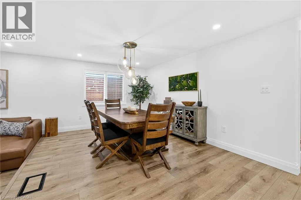 28 ENDEAVOUR Drive