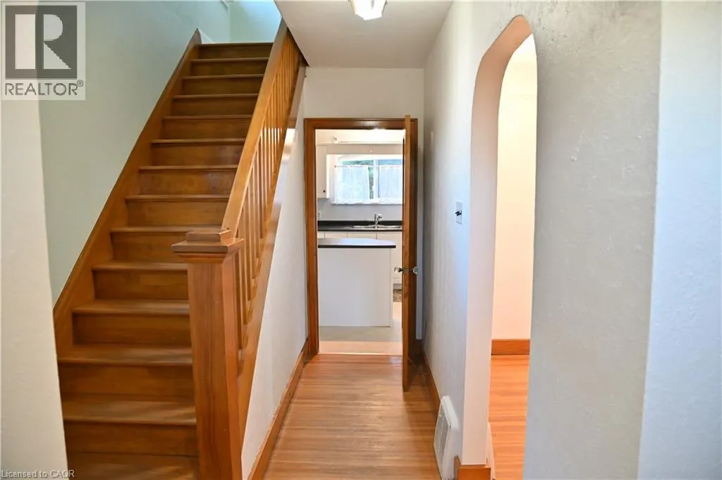 185 HIGHLAND Road W