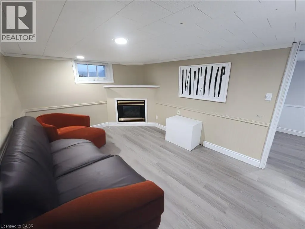 185 HIGHLAND Road W