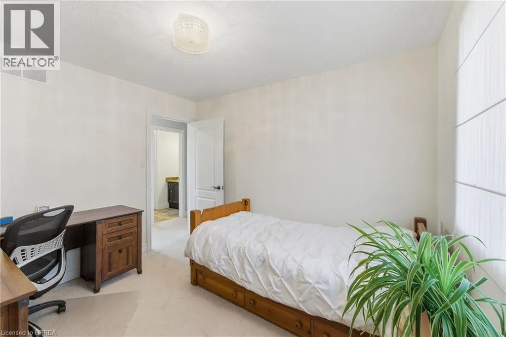 61 HARMER Crescent