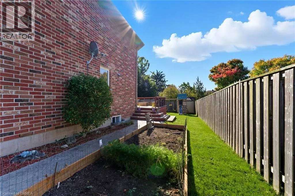 61 HARMER Crescent