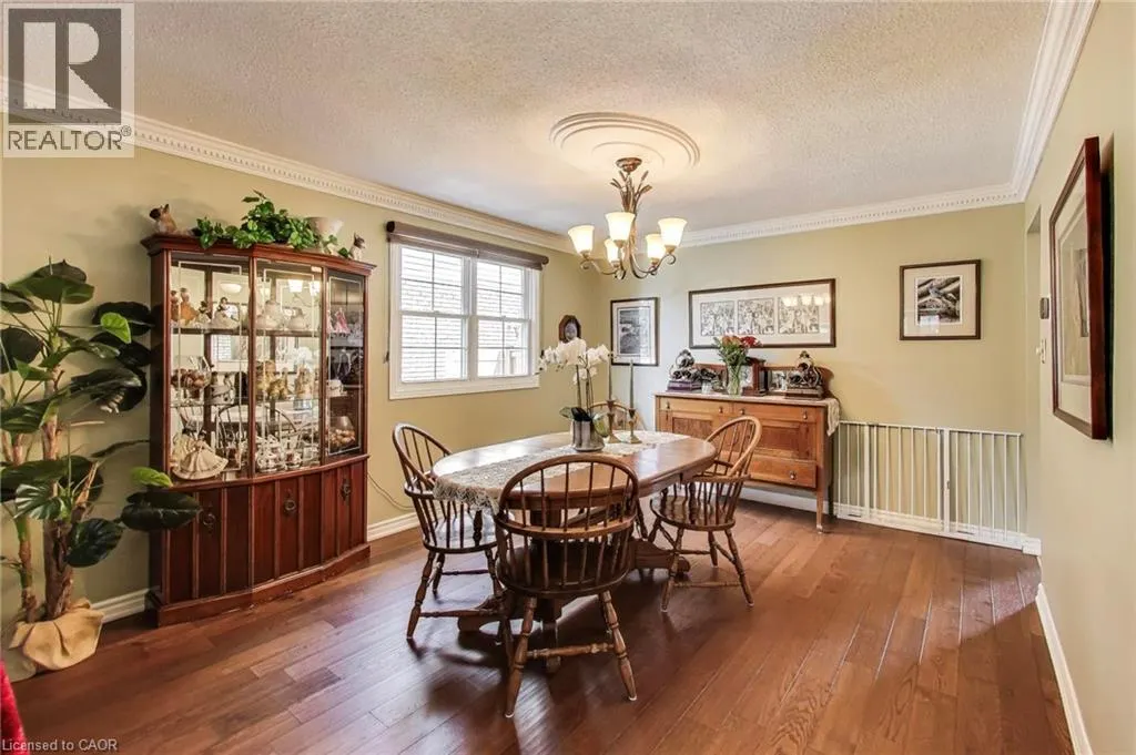 12 KINGSVIEW Drive