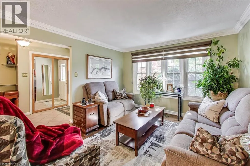 12 KINGSVIEW Drive