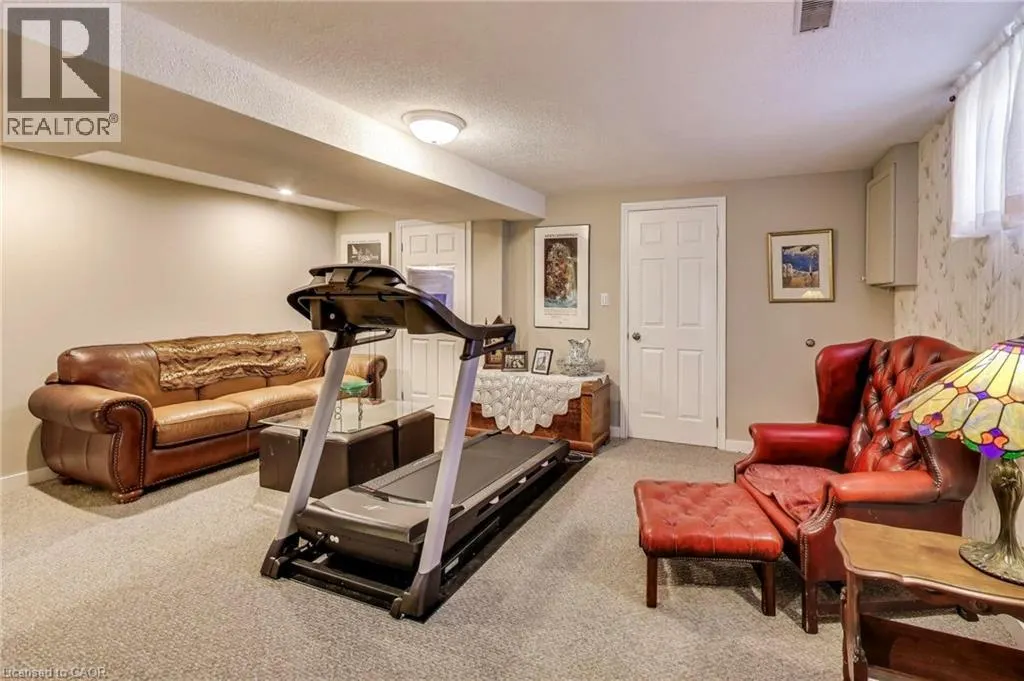 12 KINGSVIEW Drive