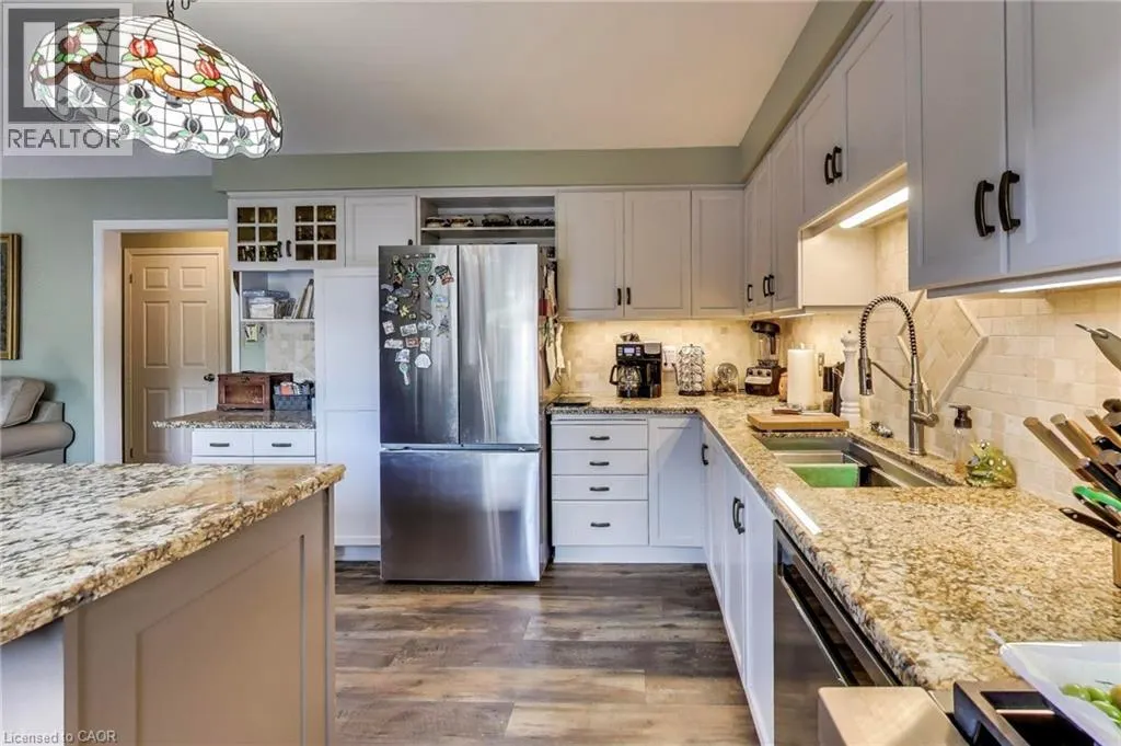 12 KINGSVIEW Drive