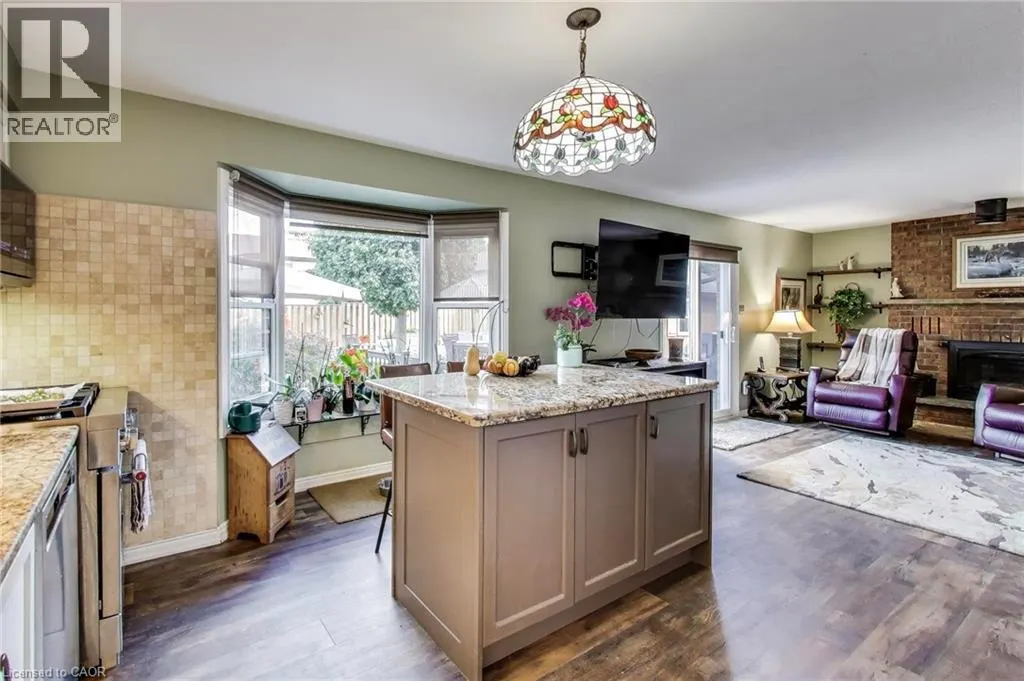 12 KINGSVIEW Drive