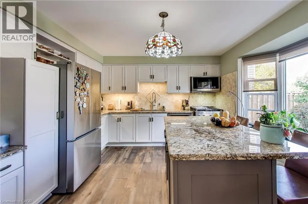 12 KINGSVIEW Drive