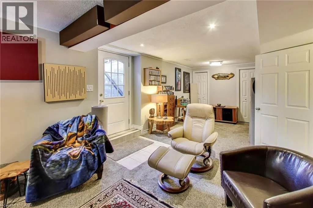 12 KINGSVIEW Drive