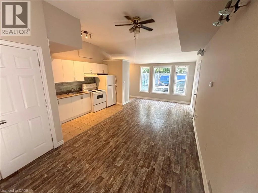 40 COOTES Drive