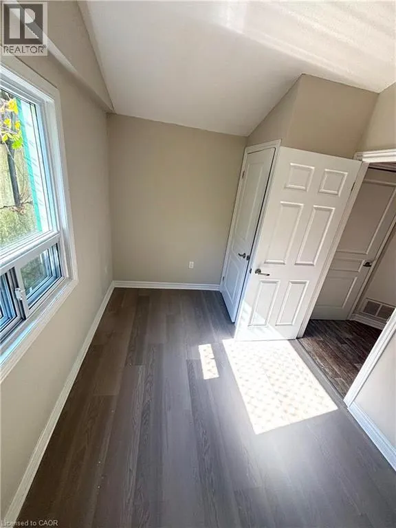 40 COOTES Drive