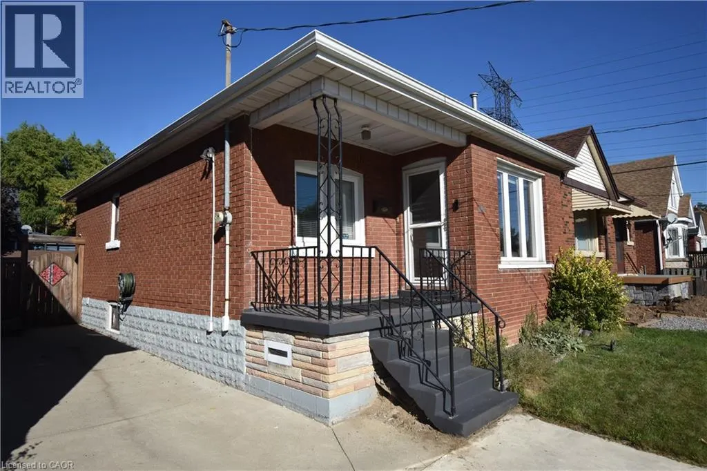 545 ROXBOROUGH Avenue