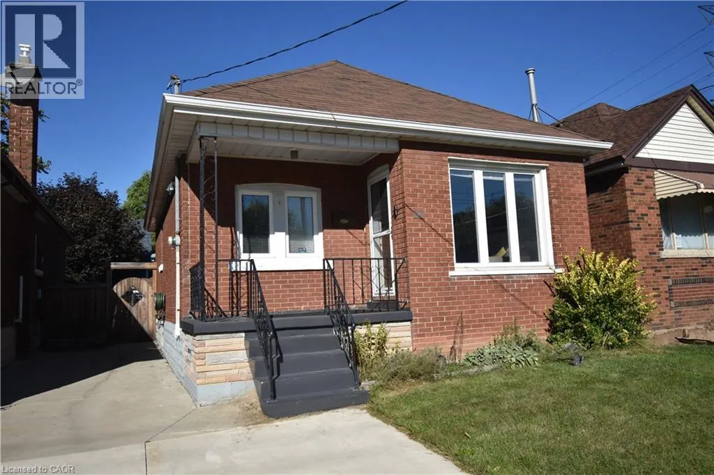 545 ROXBOROUGH Avenue