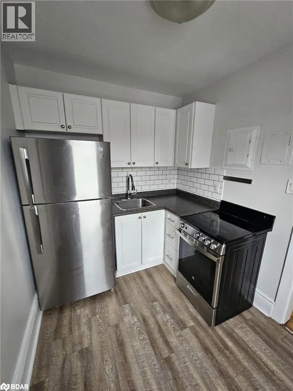 983 MAIN Street E Unit# 3, #3