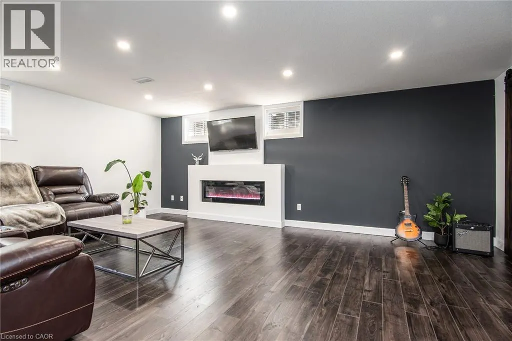 232 SHADY GLEN Crescent