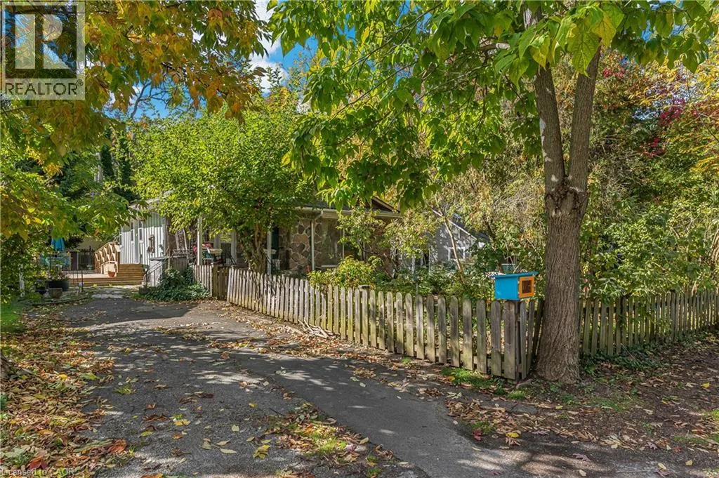 16 WYCKLIFFE Avenue