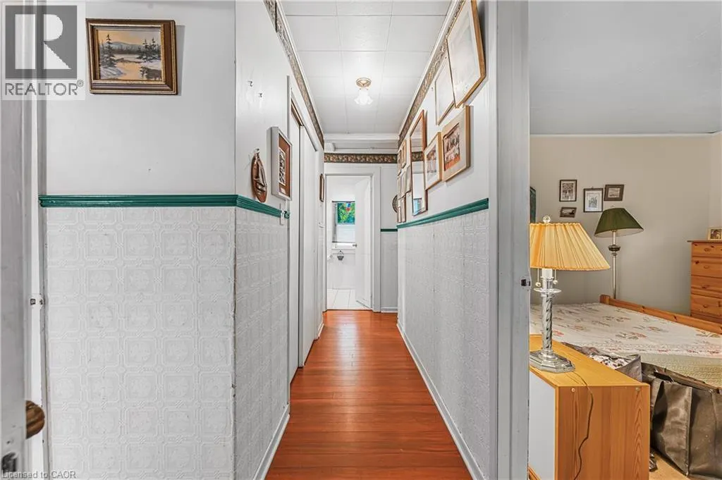 16 WYCKLIFFE Avenue