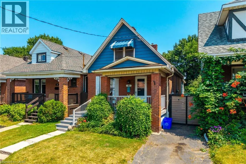 52 CONNAUGHT Avenue N