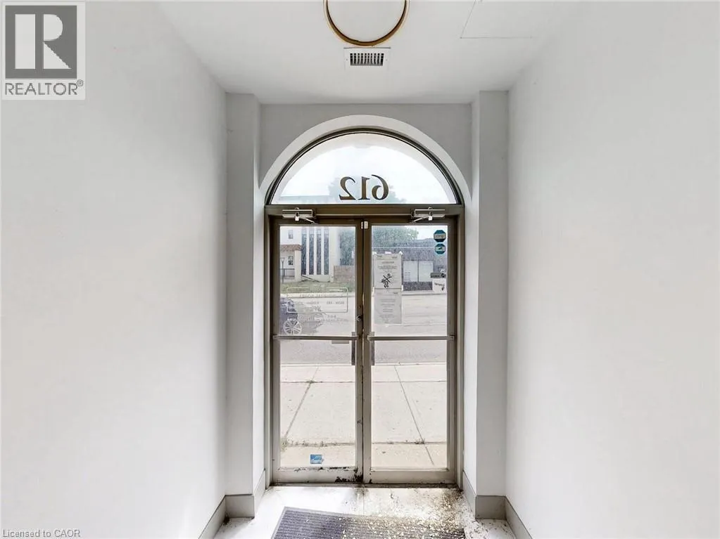 612 UPPER JAMES Street