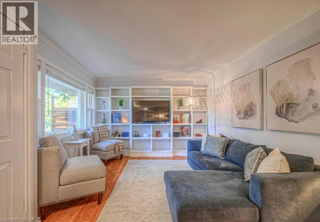 18 HILLTOP Drive