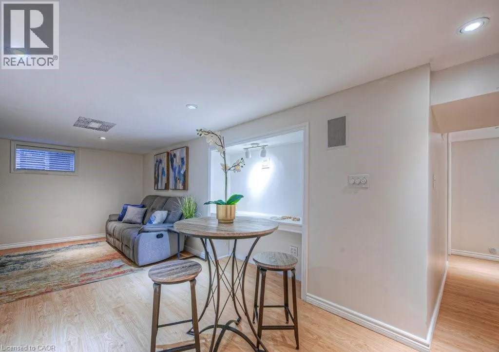18 HILLTOP Drive