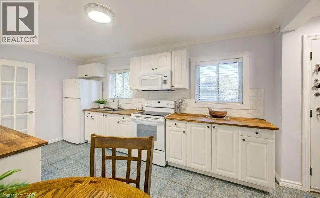 18 HILLTOP Drive