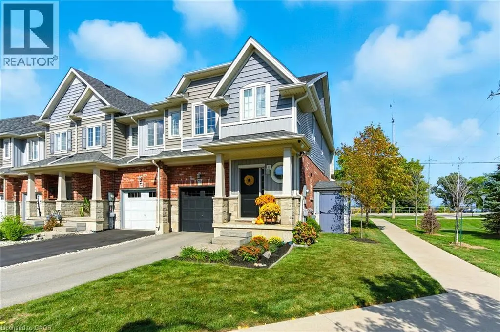 70 DUNROBIN Lane