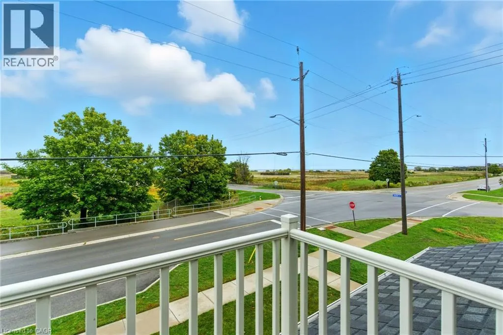 70 DUNROBIN Lane