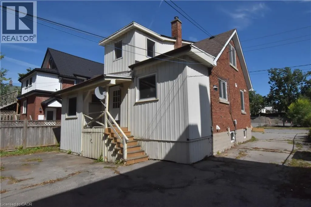 238 LOWTHER Street N