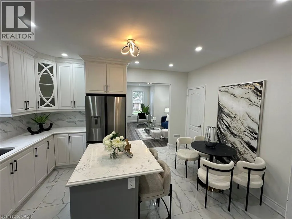 315 SIMCOE Street
