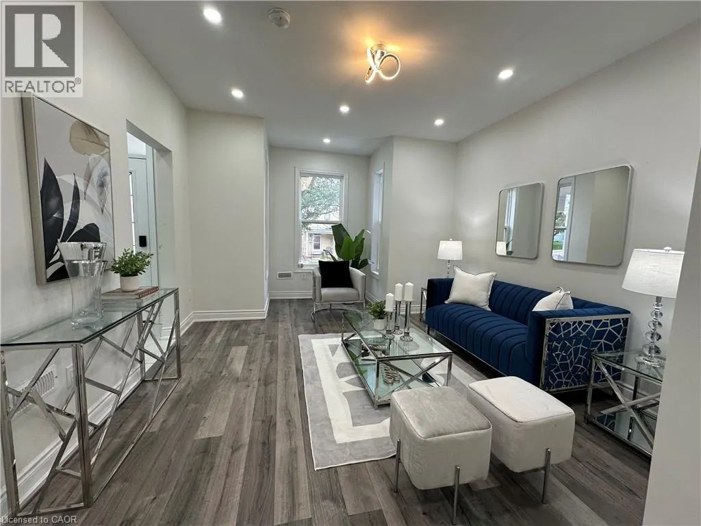 315 SIMCOE Street