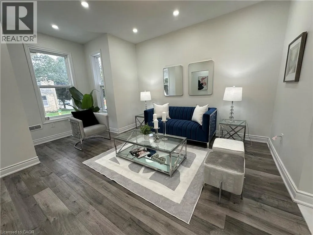 315 SIMCOE Street