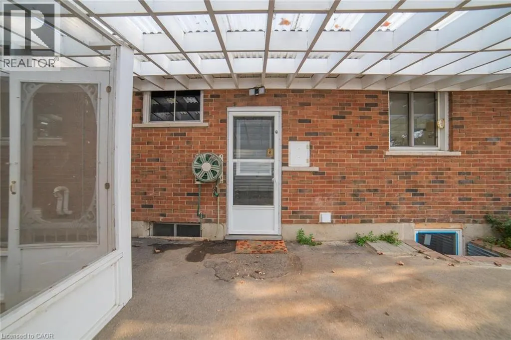 1676 HOLLEY Crescent