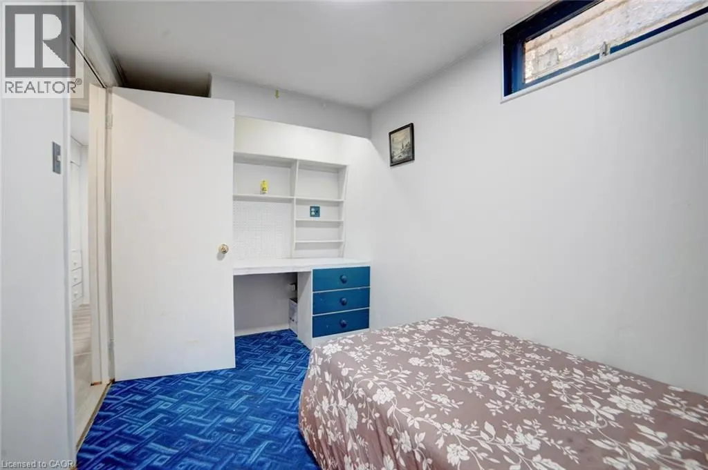 1676 HOLLEY Crescent