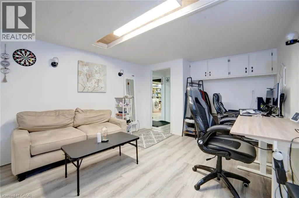 1676 HOLLEY Crescent