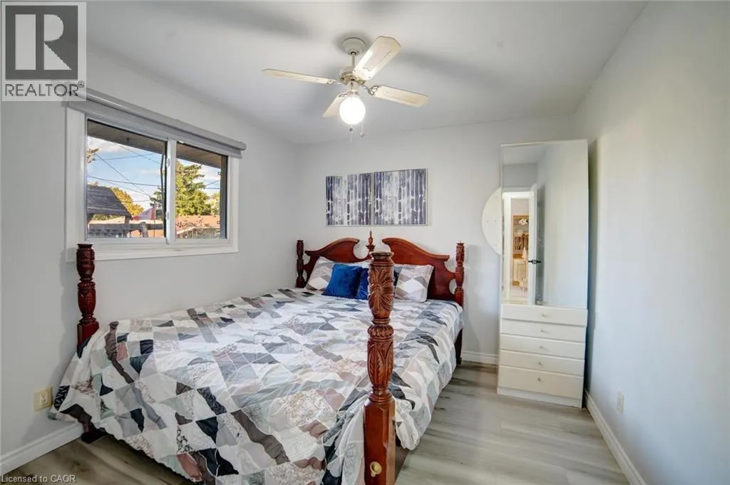 1676 HOLLEY Crescent