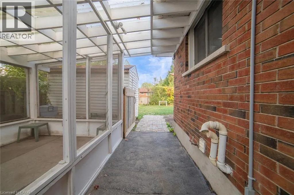 1676 HOLLEY Crescent