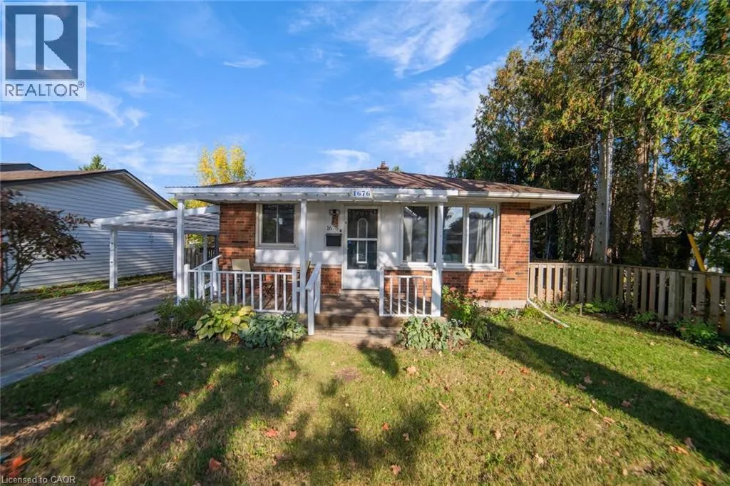 1676 HOLLEY Crescent