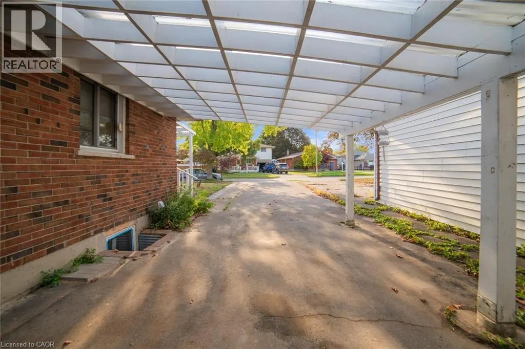 1676 HOLLEY Crescent