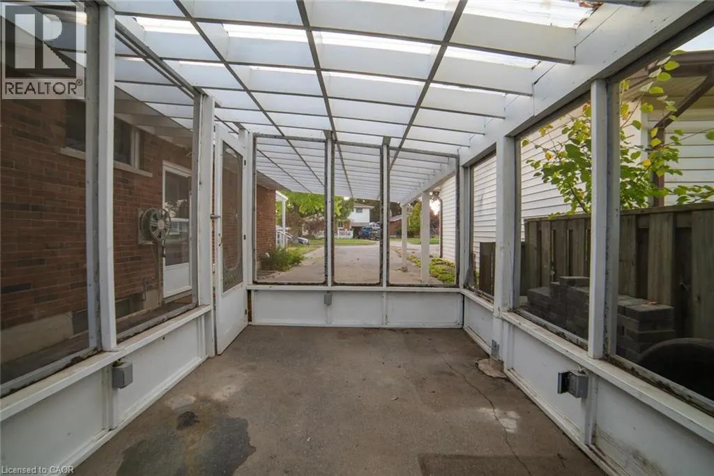 1676 HOLLEY Crescent