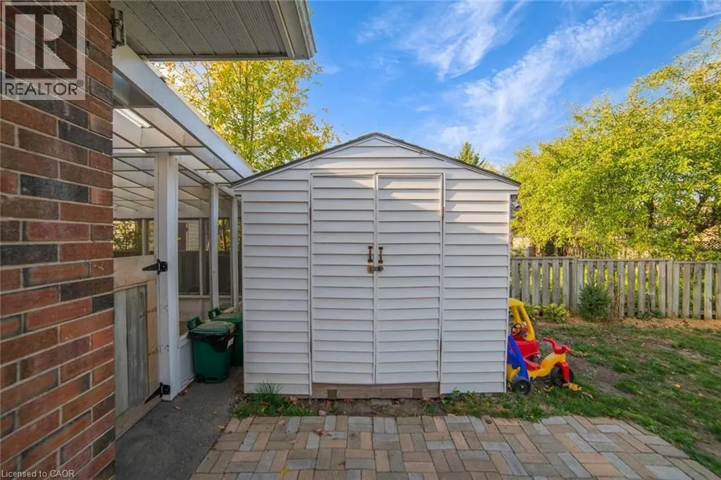 1676 HOLLEY Crescent
