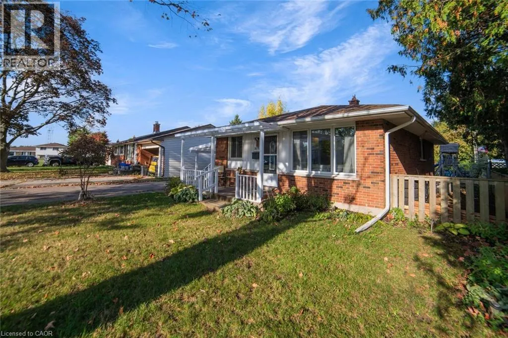 1676 HOLLEY Crescent