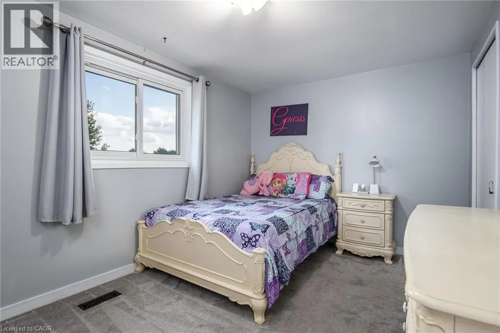 7 FOREST GLEN Crescent