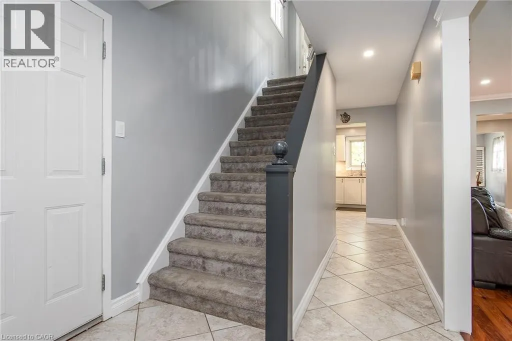 7 FOREST GLEN Crescent