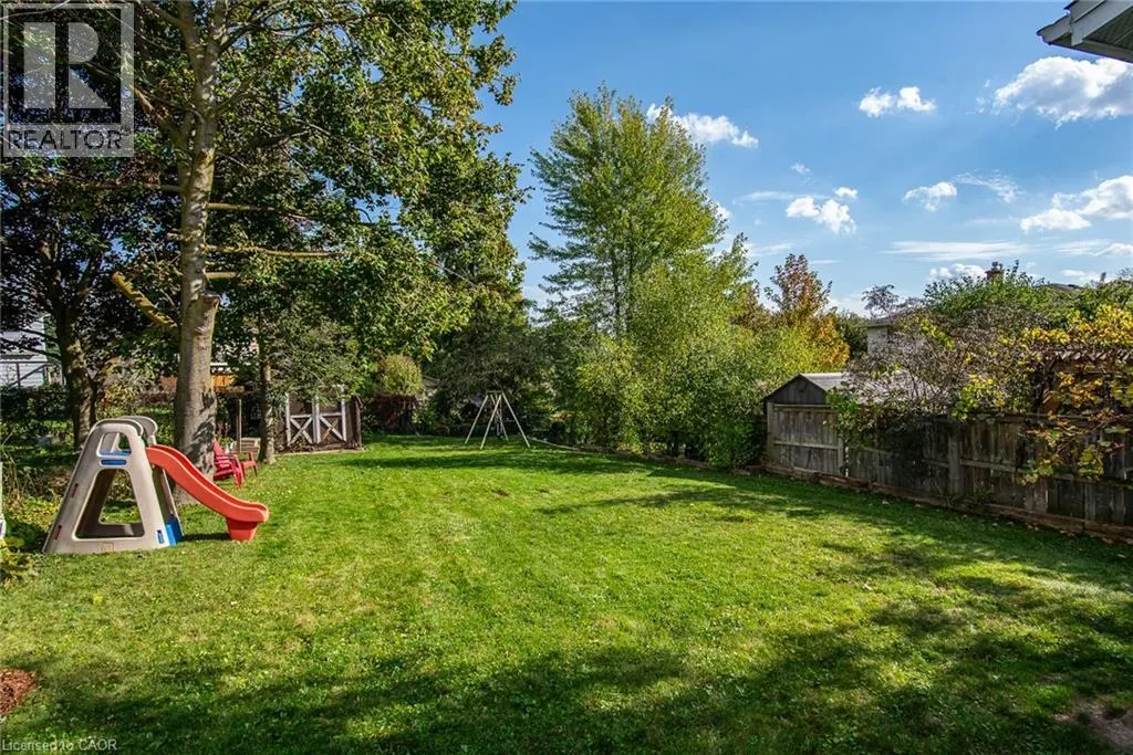7 FOREST GLEN Crescent