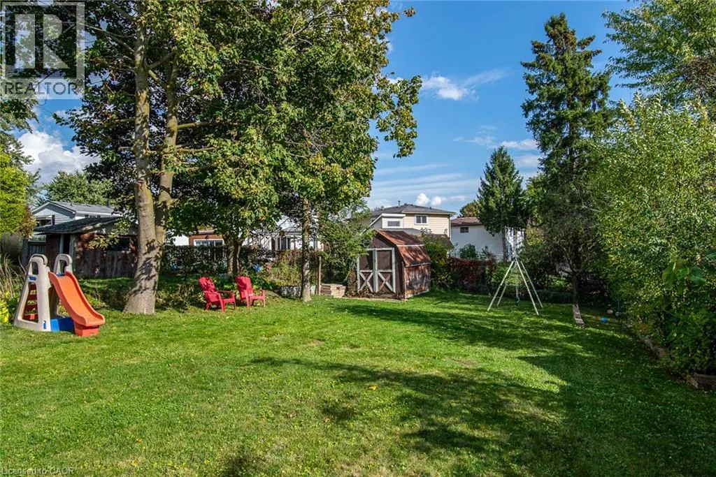 7 FOREST GLEN Crescent