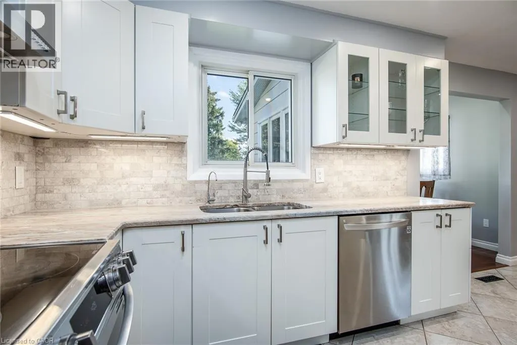 7 FOREST GLEN Crescent