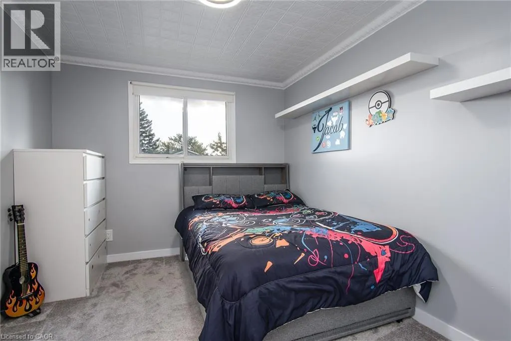 7 FOREST GLEN Crescent