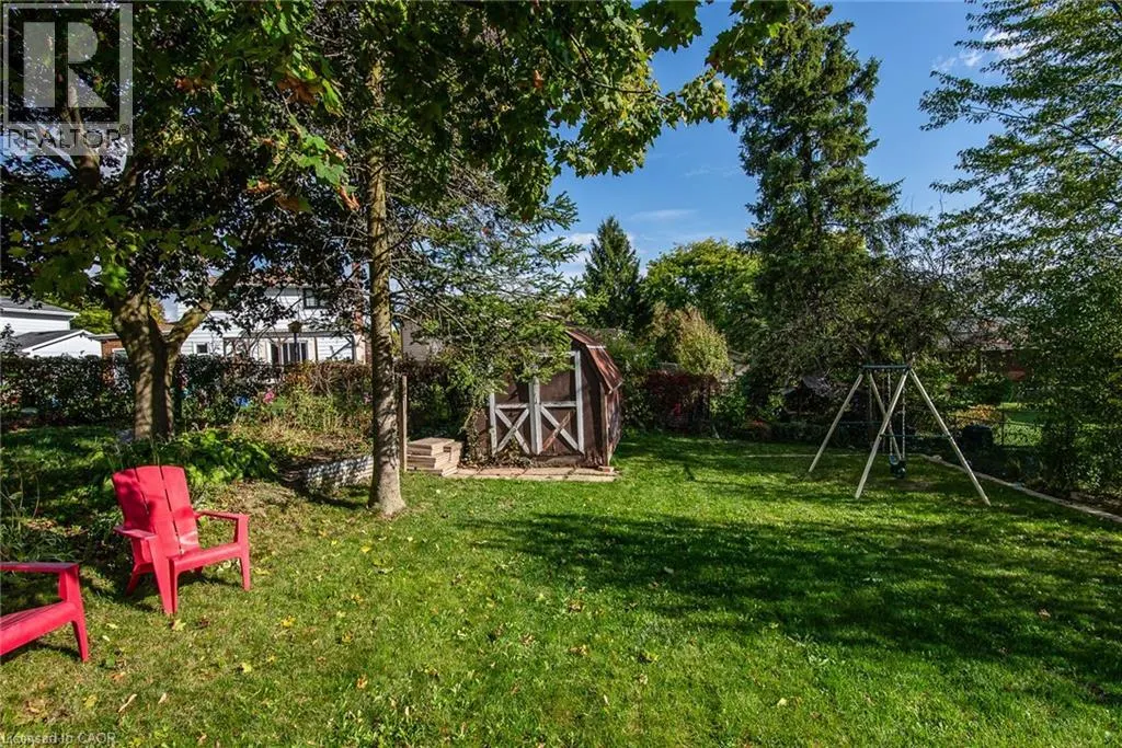 7 FOREST GLEN Crescent